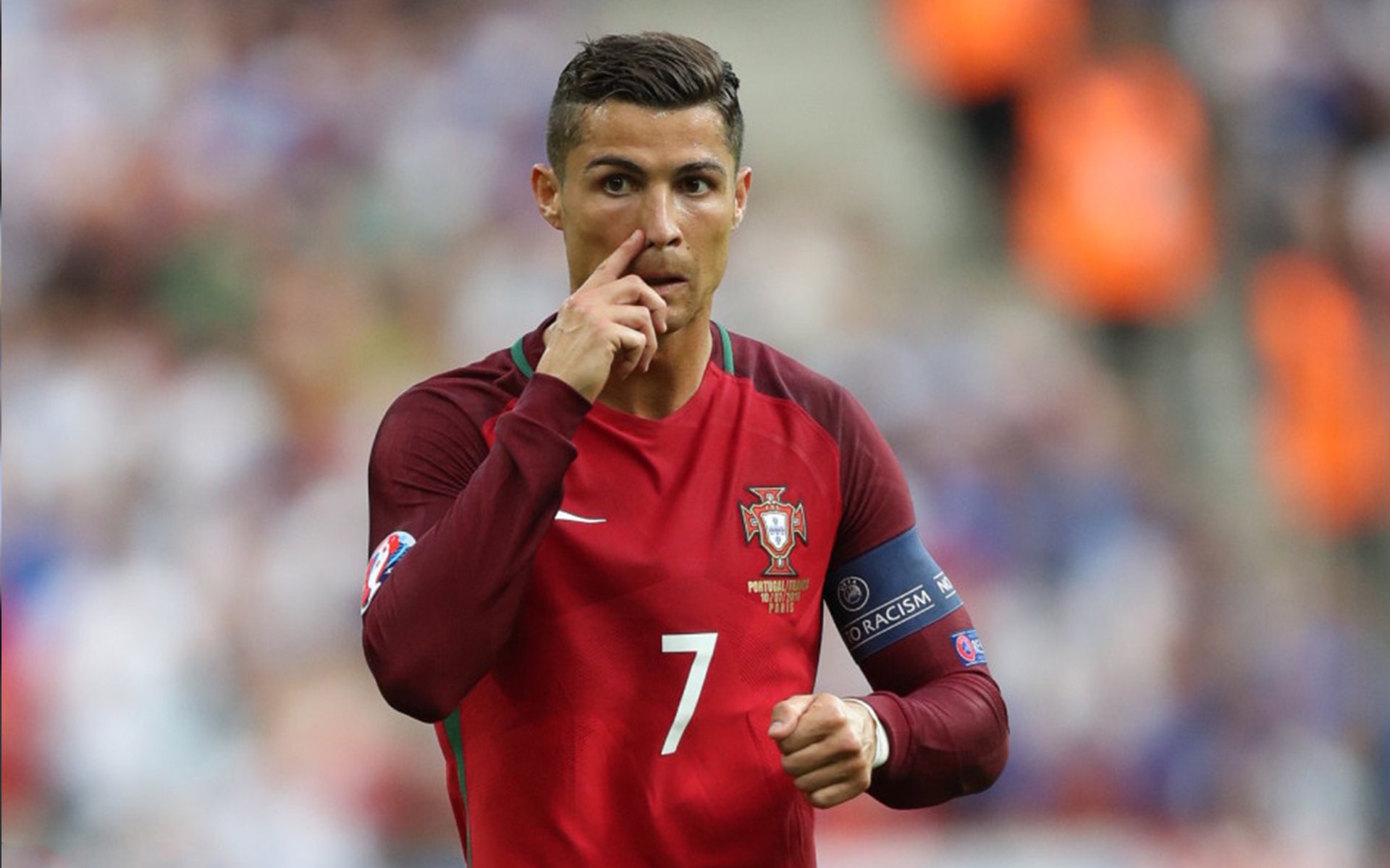 内部竞争激烈，阵容磨合需加强，内部竞争的例子