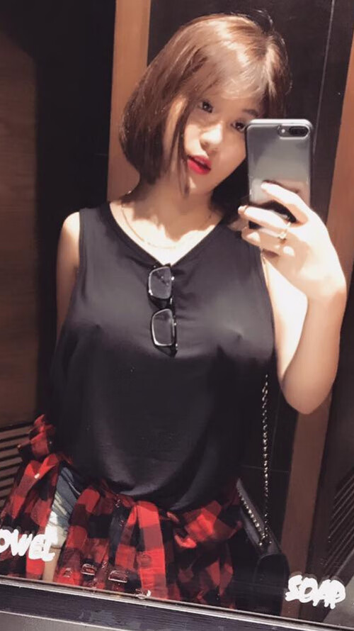 塔特凭借迅速的突破和准确的传球，在比赛中屡屡制造机会，下载塔特